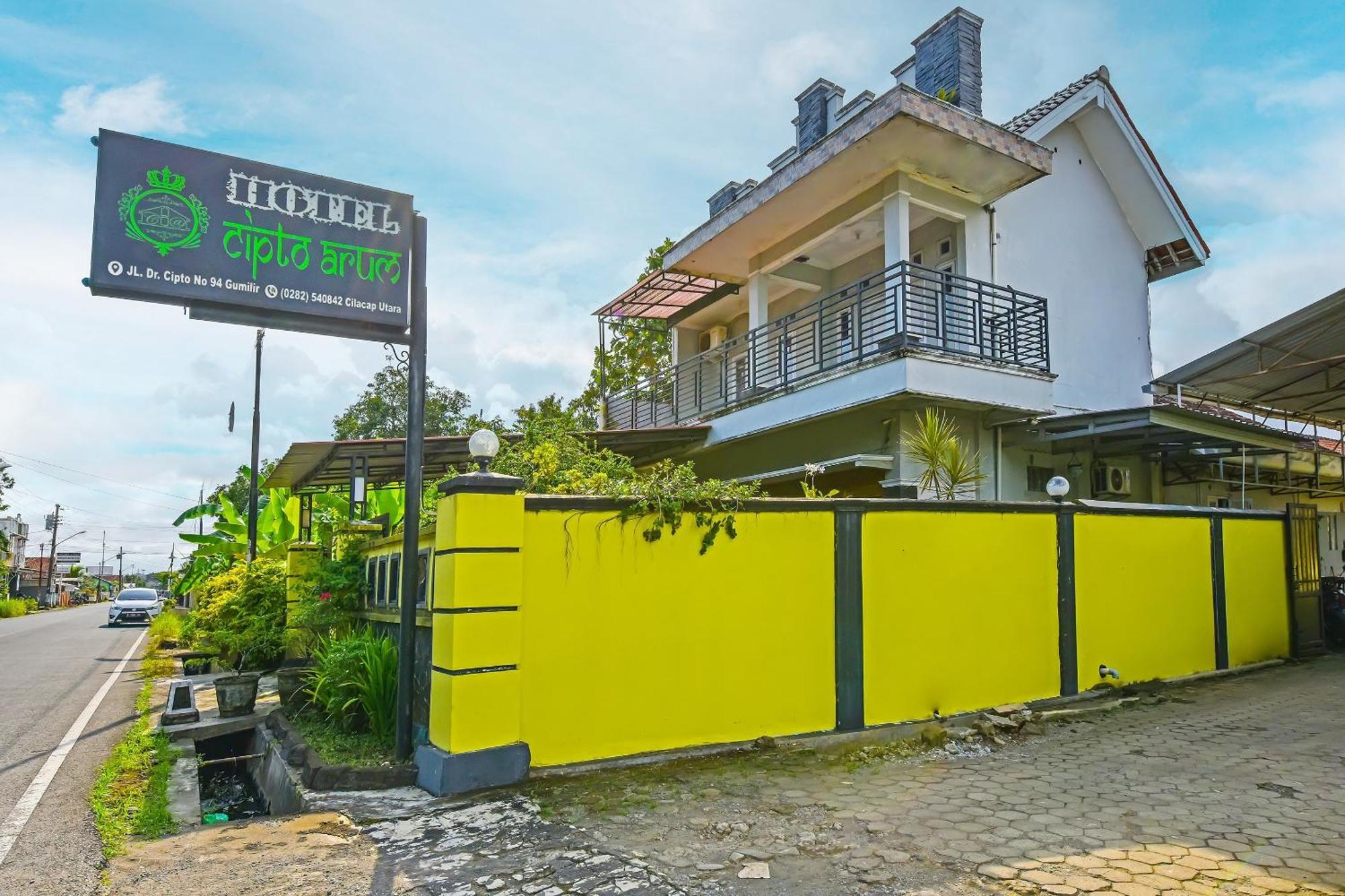 Spot On 91905 Hotel Cipto Arum Cilacap Esterno foto