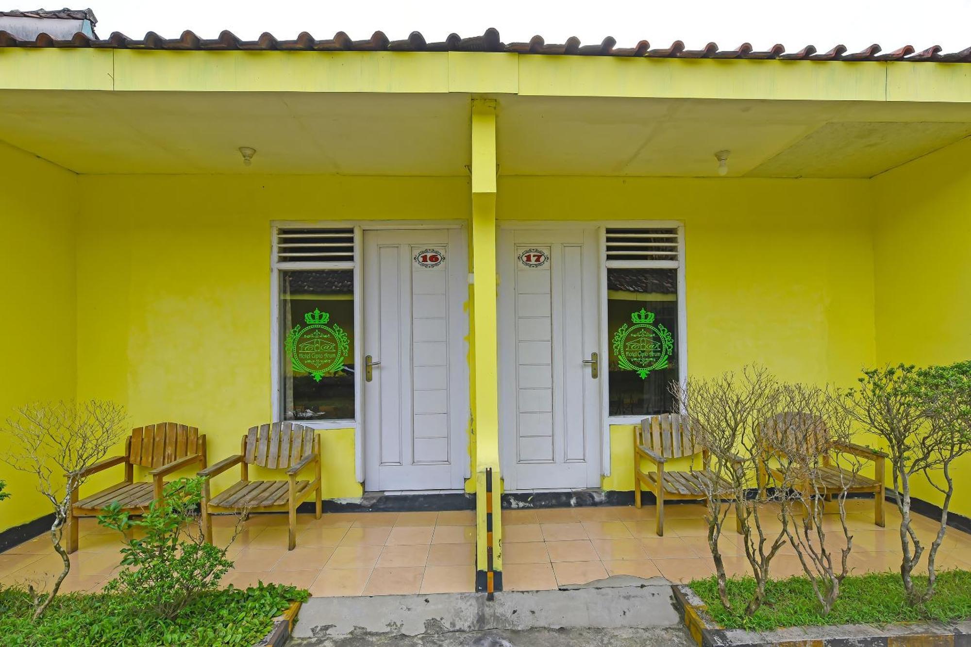 Spot On 91905 Hotel Cipto Arum Cilacap Esterno foto