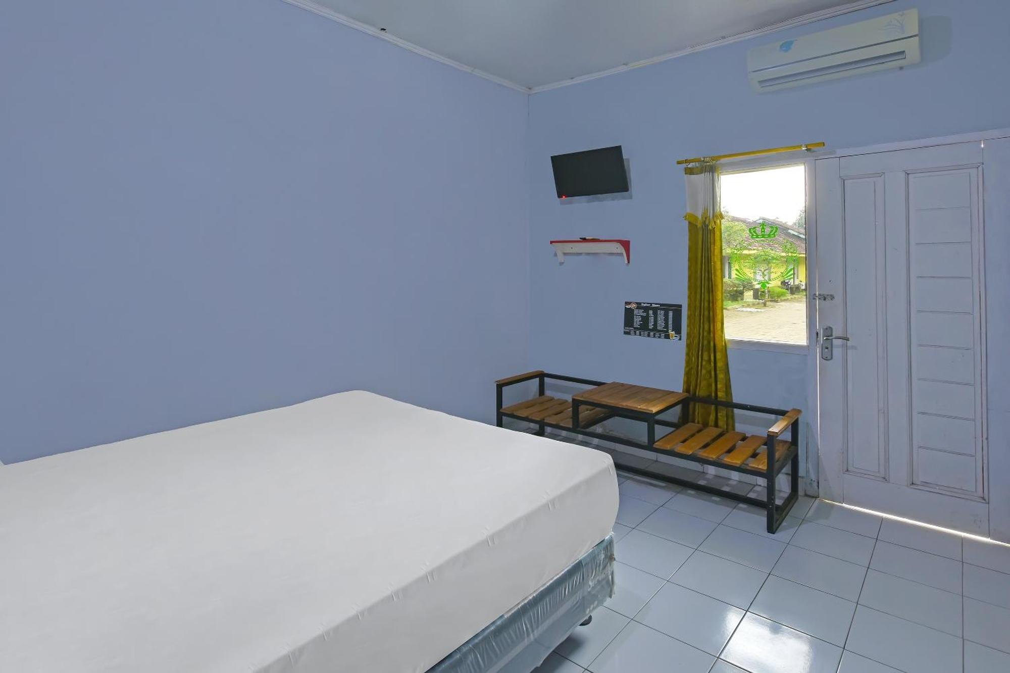 Spot On 91905 Hotel Cipto Arum Cilacap Esterno foto