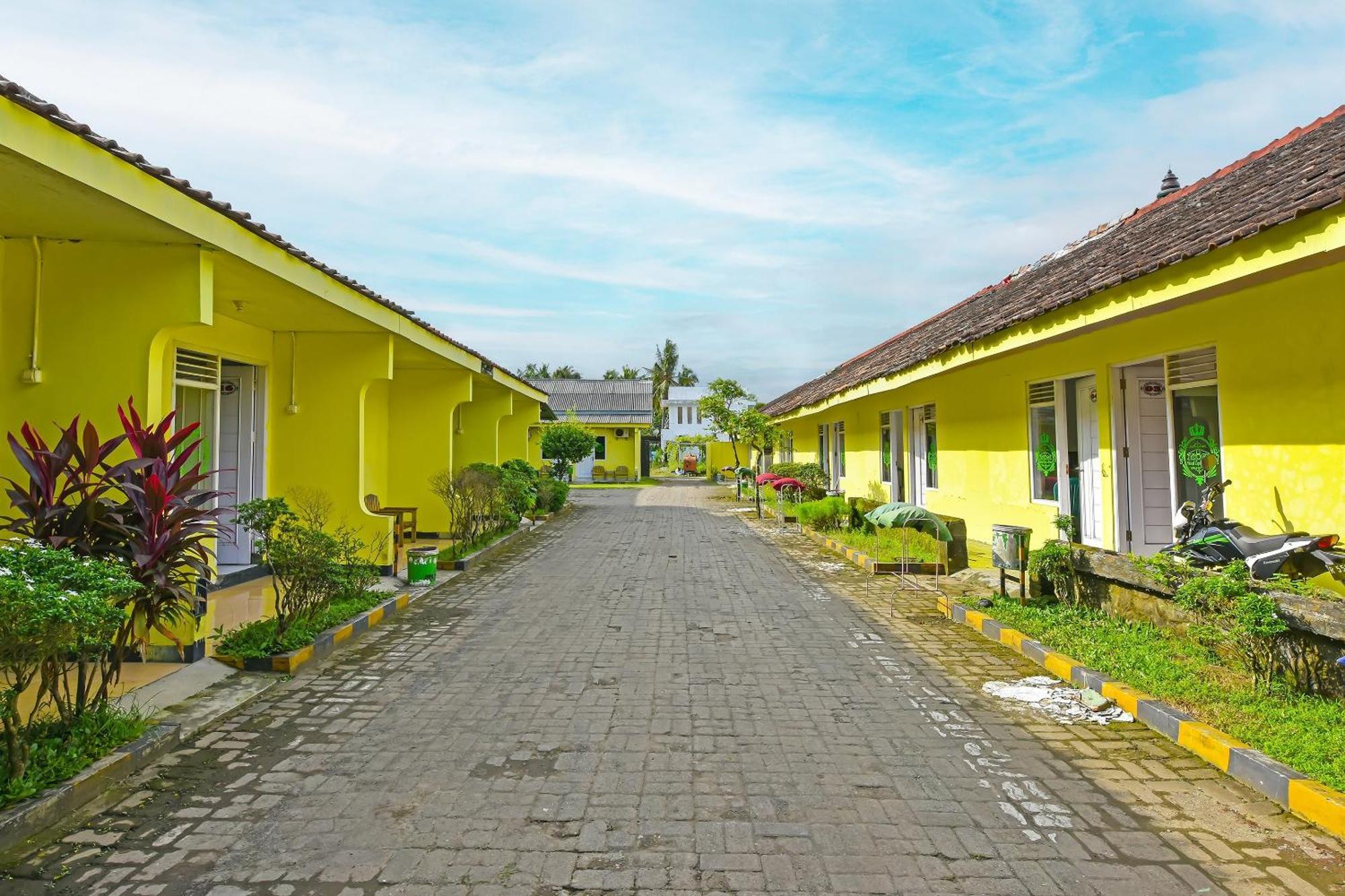 Spot On 91905 Hotel Cipto Arum Cilacap Esterno foto