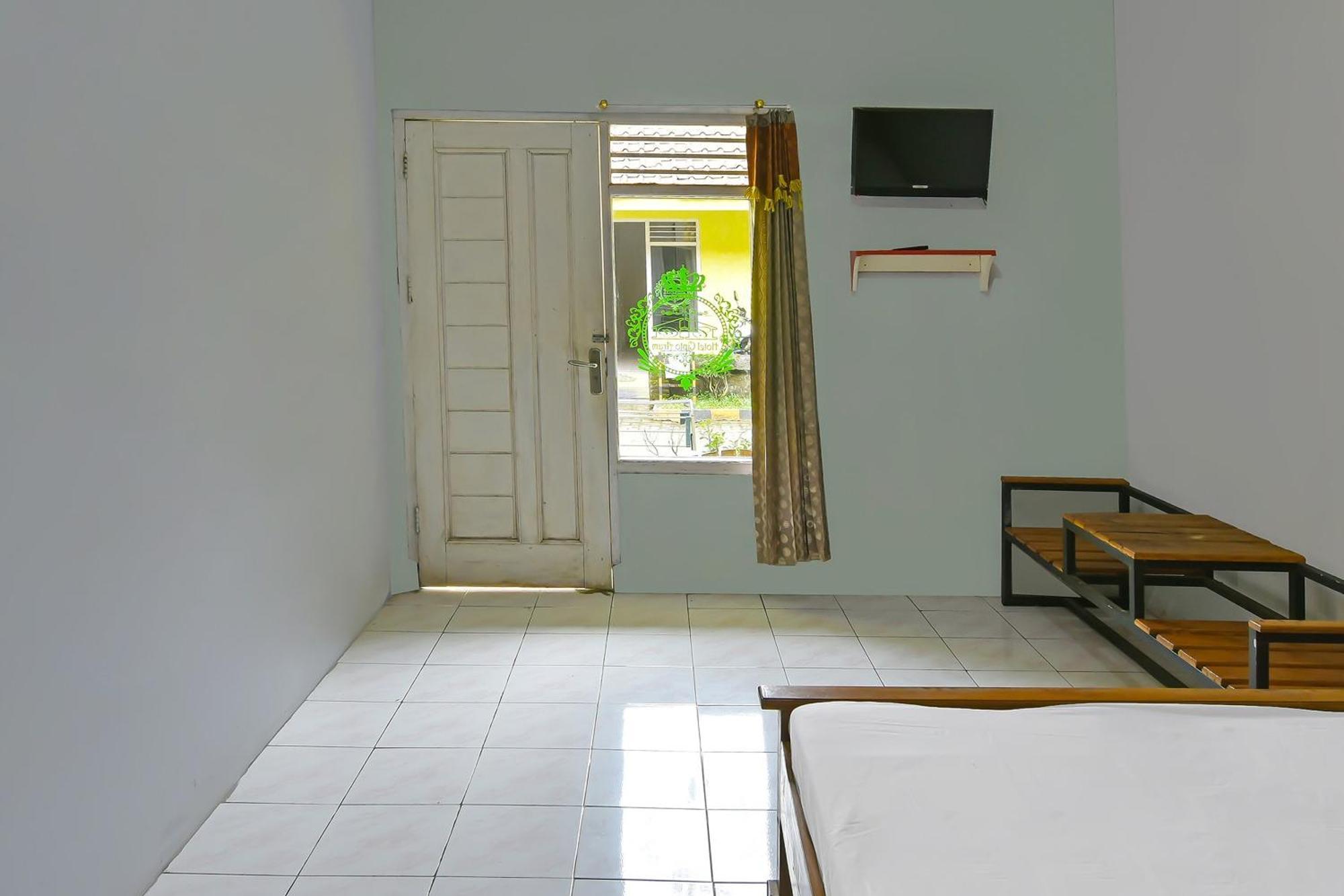 Spot On 91905 Hotel Cipto Arum Cilacap Esterno foto